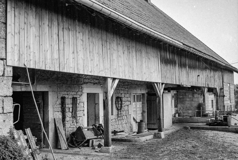Mur gouttereau gauche. © Gilbert Poinsot / Région Bourgogne-Franche-Comté, Inventaire du patrimoine - 1975