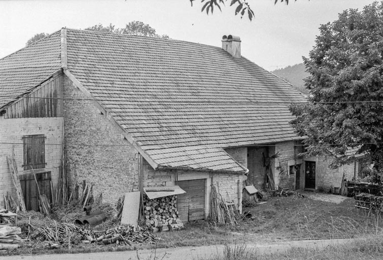 Ferme cadastrée 1939 F 28 : vue d'ensemble. © Gilbert Poinsot / Région Bourgogne-Franche-Comté, Inventaire du patrimoine - 1975