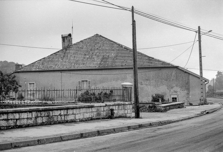 Ferme cadastrée 1939 F 18 et 87 : façade antérieure. © Gilbert Poinsot / Région Bourgogne-Franche-Comté, Inventaire du patrimoine - 1975