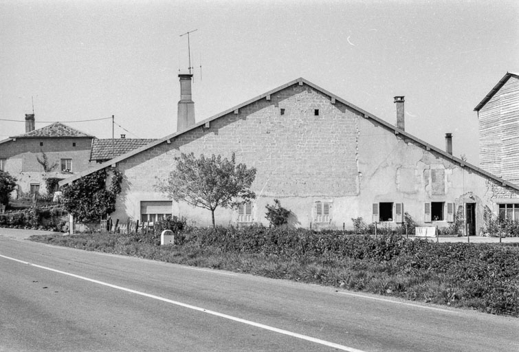 Ferme cadastrée 1961 AB 45 : façade antérieure. © Gilbert Poinsot / Région Bourgogne-Franche-Comté, Inventaire du patrimoine - 1975