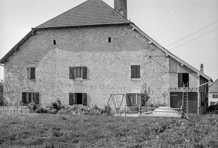 Ferme cadastrée 1961 AB 42 : façade antérieure. © Gilbert Poinsot / Région Bourgogne-Franche-Comté, Inventaire du patrimoine - 1975