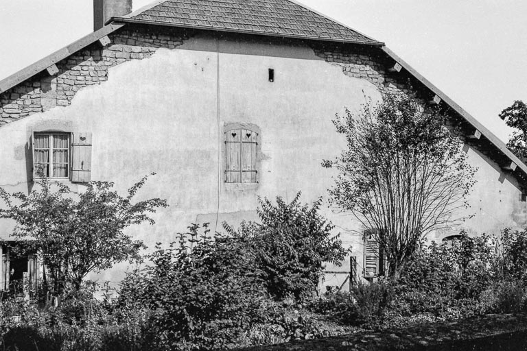Ferme cadastrée 1961 AC 107 : façade antérieure. © Gilbert Poinsot / Région Bourgogne-Franche-Comté, Inventaire du patrimoine - 1975