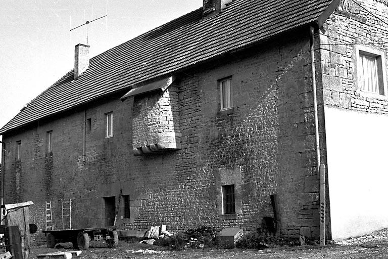 Façade postérieure. © Gilbert Poinsot / Région Bourgogne-Franche-Comté, Inventaire du patrimoine - 1975
