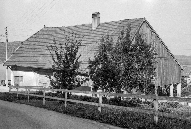Ferme cadastrée 1962 E 189 : vue d'ensemble. © Gilbert Poinsot / Région Bourgogne-Franche-Comté, Inventaire du patrimoine - 1975