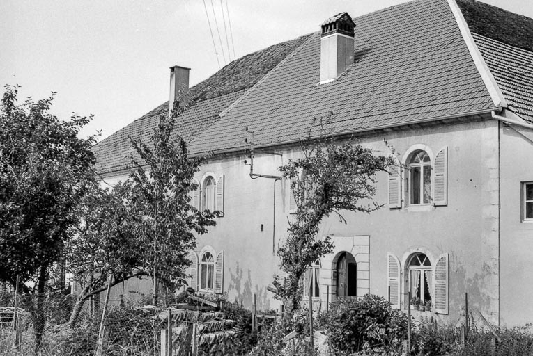 Façade antérieure. © Gilbert Poinsot / Région Bourgogne-Franche-Comté, Inventaire du patrimoine - 1975