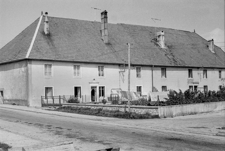 Maison cadastrée 1973 ZE 48 : façade antérieure. © Gilbert Poinsot / Région Bourgogne-Franche-Comté, Inventaire du patrimoine - 1975
