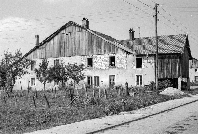 Ferme : façade antérieure. © Gilbert Poinsot / Région Bourgogne-Franche-Comté, Inventaire du patrimoine - 1975