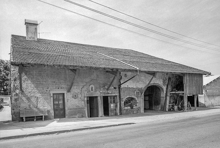 Façade sur rue. © Gilbert Poinsot / Région Bourgogne-Franche-Comté, Inventaire du patrimoine - 1975