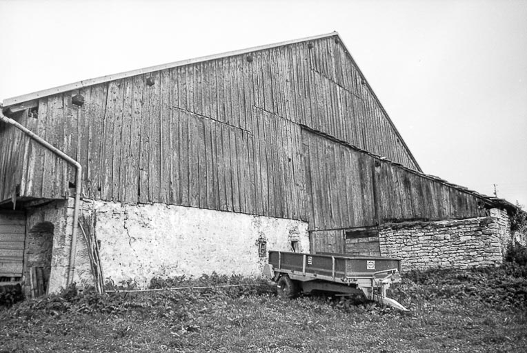 Façade postérieure © Gilbert Poinsot / Région Bourgogne-Franche-Comté, Inventaire du patrimoine - 1975