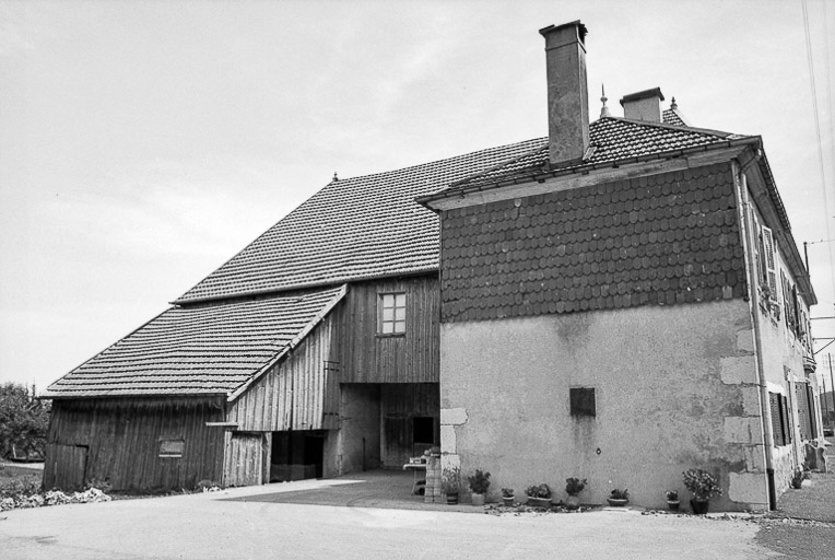 Ferme cadastrée 1962 E 80 : façade postérieure. © Gilbert Poinsot / Région Bourgogne-Franche-Comté, Inventaire du patrimoine - 1975