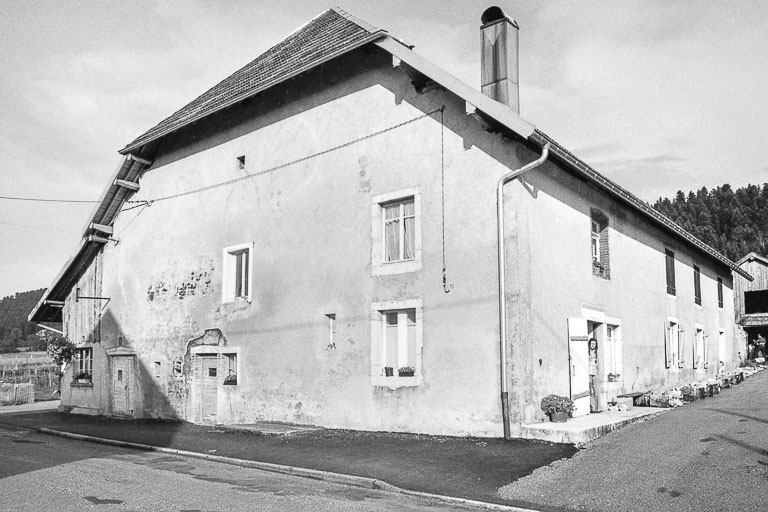 Ferme cadastrée 1962 E 109 : façade sur rue. © Gilbert Poinsot / Région Bourgogne-Franche-Comté, Inventaire du patrimoine - 1975