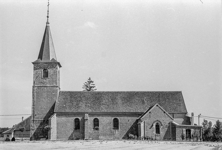 Façade latérale droite. © Guy Forestier / Région Bourgogne-Franche-Comté, Inventaire du patrimoine - 1975