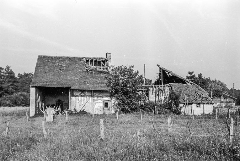Ferme cadastrée 1956 A1 142-143 : vue générale. © Guy Forestier / Région Bourgogne-Franche-Comté, Inventaire du patrimoine - 1975