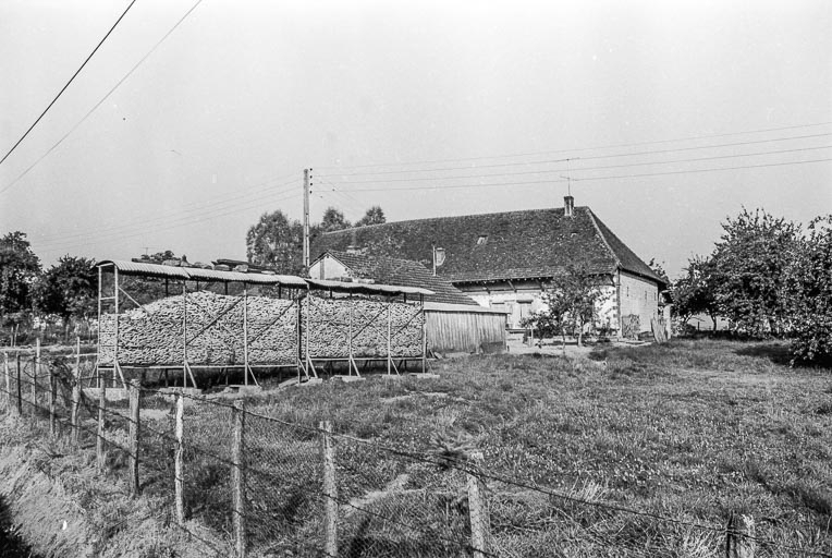 Ferme cadastrée 1956 A1 168 : façade antérieure. © Guy Forestier / Région Bourgogne-Franche-Comté, Inventaire du patrimoine - 1975