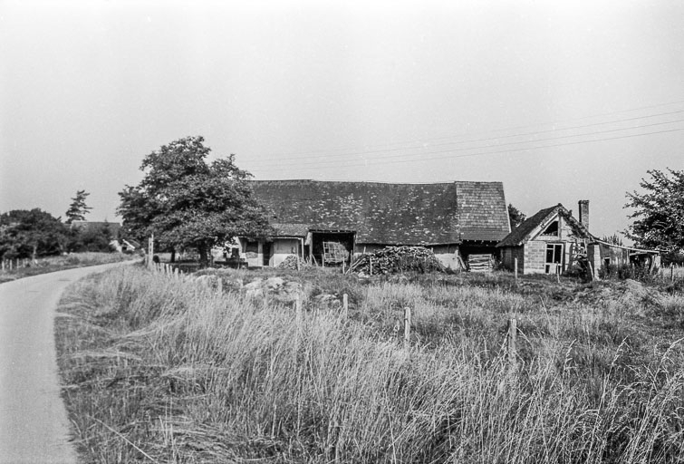 Ferme cadastrée 1956 A2 496 : vue générale. © Guy Forestier / Région Bourgogne-Franche-Comté, Inventaire du patrimoine - 1975