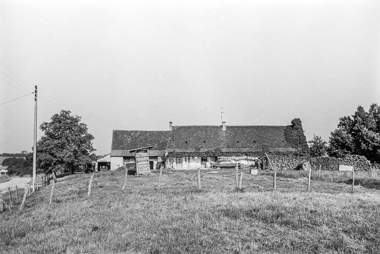 Ferme cadastrée 1956 A2 228 : vue générale. © Guy Forestier / Région Bourgogne-Franche-Comté, Inventaire du patrimoine - 1975