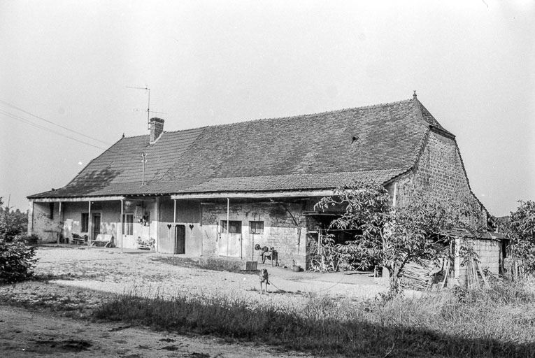 Ferme cadastrée 1956 A1 262 : vue générale. © Guy Forestier / Région Bourgogne-Franche-Comté, Inventaire du patrimoine - 1975