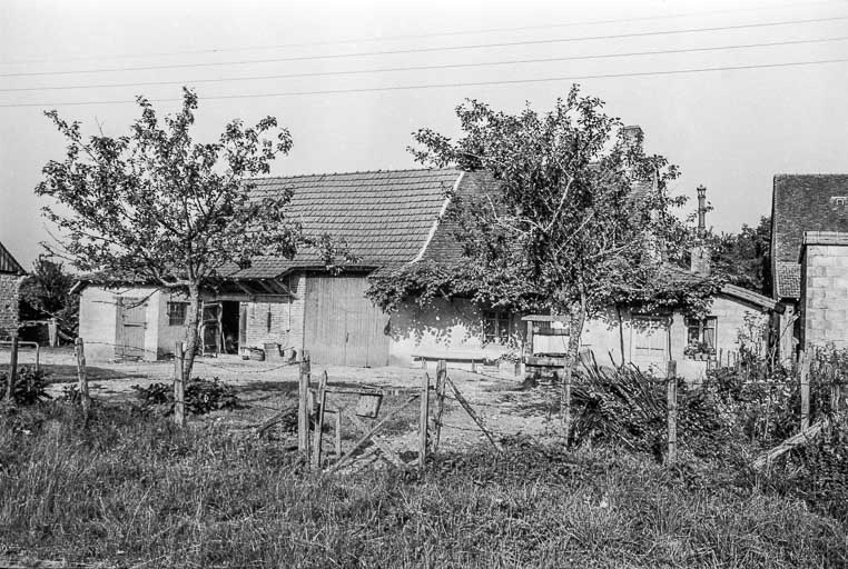Ferme cadastrée 1956 A2 431 : façade antérieure. © Guy Forestier / Région Bourgogne-Franche-Comté, Inventaire du patrimoine - 1975
