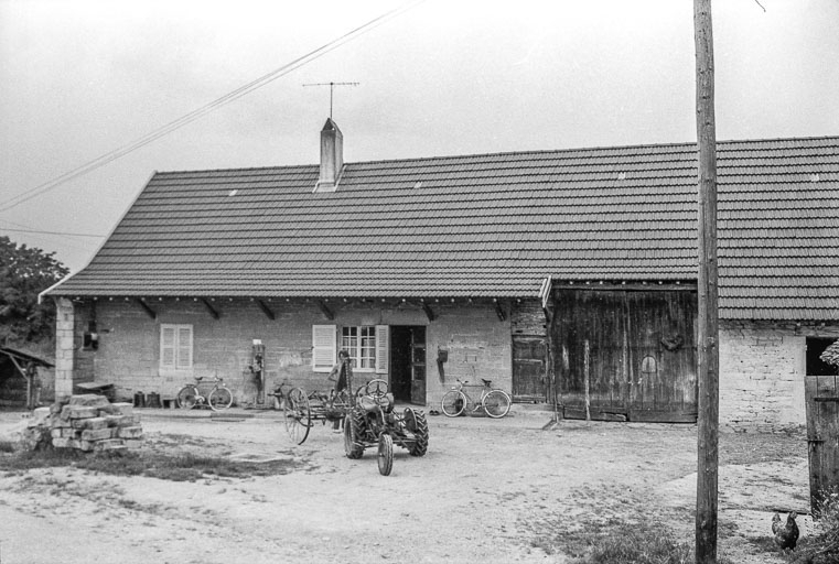 Façades antérieure vue de face. © Guy Forestier / Région Bourgogne-Franche-Comté, Inventaire du patrimoine - 1975