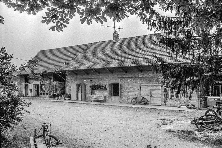 Ferme cadastrée 1969 AD 206-207  : bâtiment agricole. © Guy Forestier / Région Bourgogne-Franche-Comté, Inventaire du patrimoine - 1975