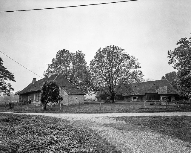 Vue d'ensemble depuis le nord en 1975. © Yves Sancey / Région Bourgogne-Franche-Comté, Inventaire du patrimoine - 1975