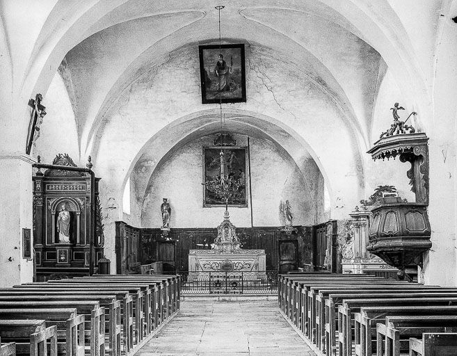 Intérieur : nef et choeur. © Yves Sancey / Région Bourgogne-Franche-Comté, Inventaire du patrimoine - 1975