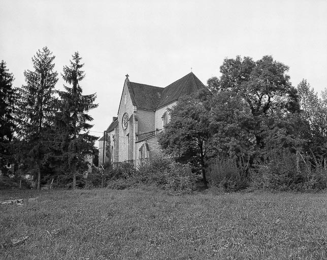 Extérieur : face droite vue de trois quarts. © Yves Sancey / Région Bourgogne-Franche-Comté, Inventaire du patrimoine - 1975