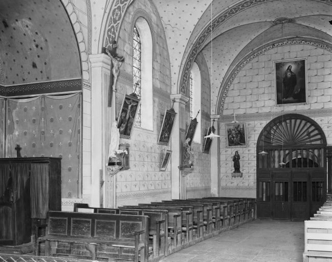 Vue de la nef depuis le choeur. © Yves Sancey / Région Bourgogne-Franche-Comté, Inventaire du patrimoine - 1975