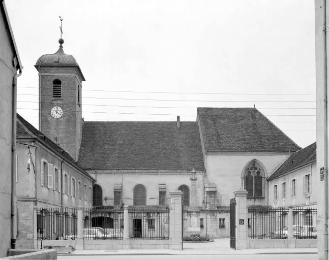 Façade latérale droite. © Yves Sancey / Région Bourgogne-Franche-Comté, Inventaire du patrimoine - 1975