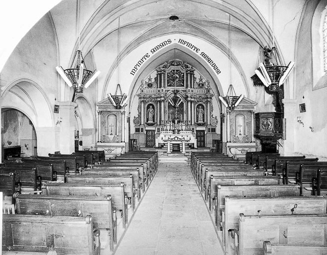 Nef et choeur vus de l'entrée. © Yves Sancey / Région Bourgogne-Franche-Comté, Inventaire du patrimoine - 1975