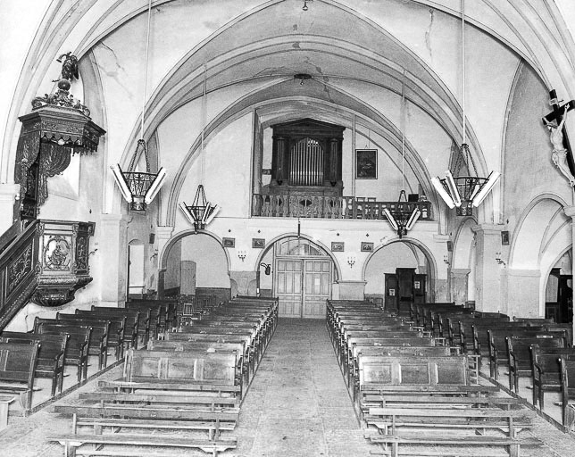 Nef vue du choeur. © Yves Sancey / Région Bourgogne-Franche-Comté, Inventaire du patrimoine - 1975