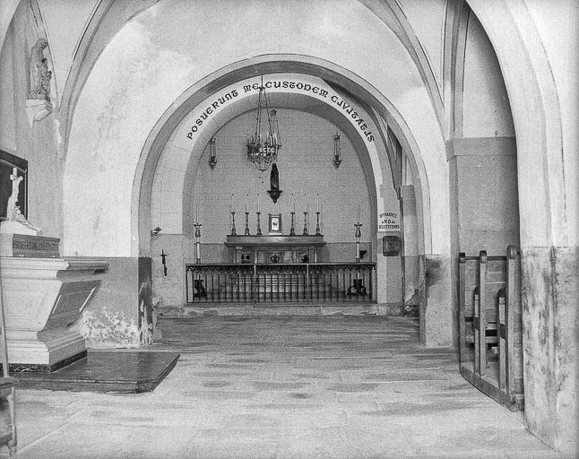 Intérieur : bas-côté gauche. © Yves Sancey / Région Bourgogne-Franche-Comté, Inventaire du patrimoine - 1975