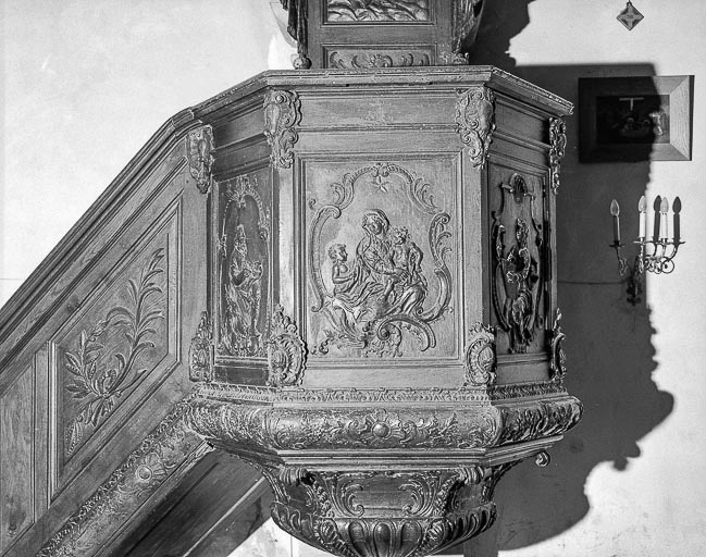 Troisième panneau de la cuve : Vierge à l'Enfant. © Yves Sancey / Région Bourgogne-Franche-Comté, Inventaire du patrimoine - 1975