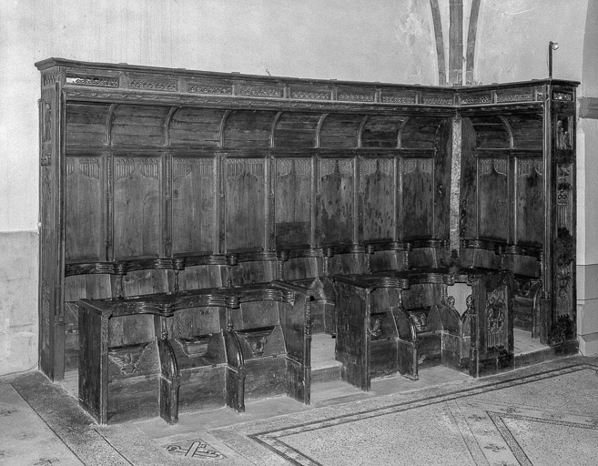 Stalles sud, vue générale, sellettes levées. © Yves Sancey / Région Bourgogne-Franche-Comté, Inventaire du patrimoine - 1975