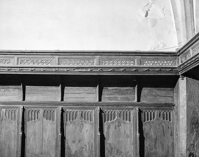 Stalles sud : dorsal et dais, partie droite. © Yves Sancey / Région Bourgogne-Franche-Comté, Inventaire du patrimoine - 1975