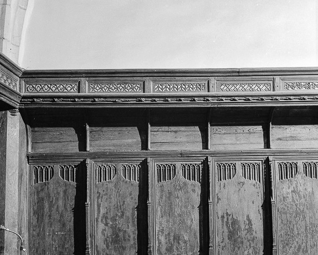 Stalles nord : dorsal et dais, partie gauche. © Yves Sancey / Région Bourgogne-Franche-Comté, Inventaire du patrimoine - 1975