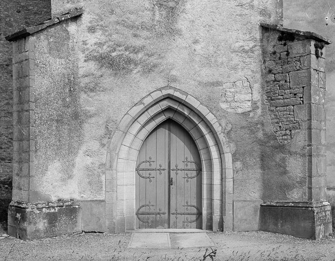 Façade occidentale, le portail. © Yves Sancey / Région Bourgogne-Franche-Comté, Inventaire du patrimoine - 1975