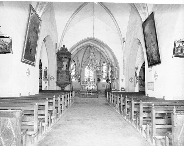 Intérieur : nef et choeur. © Yves Sancey / Région Bourgogne-Franche-Comté, Inventaire du patrimoine - 1975