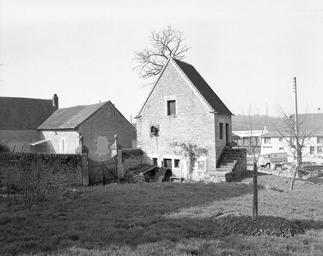 Ferme cadastrée 1959 AI 203 : façades antérieure et latérale gauche du bâtiment d'entrée. © Yves Sancey / Région Bourgogne-Franche-Comté, Inventaire du patrimoine - 1975