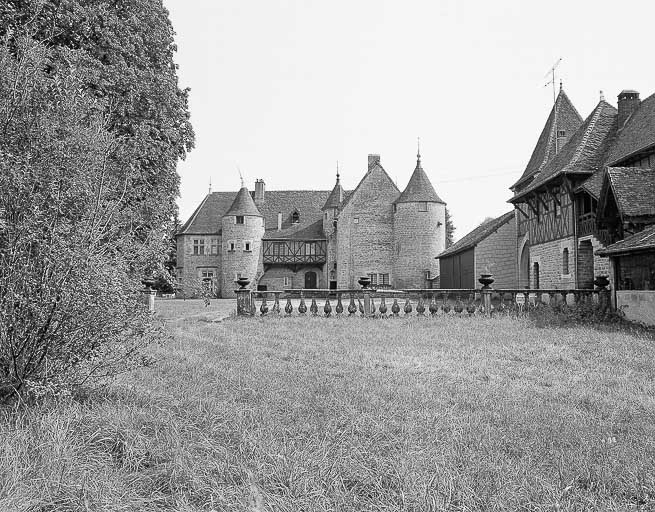 Vue générale depuis l'est © Yves Sancey / Région Bourgogne-Franche-Comté, Inventaire du patrimoine - 1975