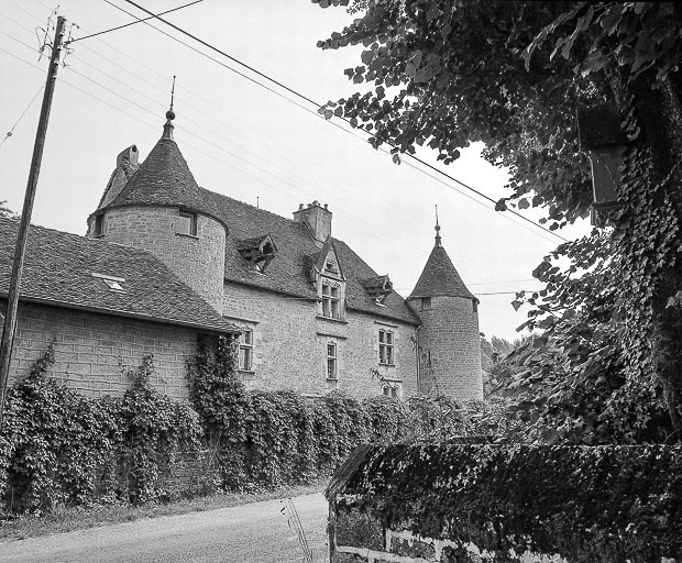 Façade sud © Yves Sancey / Région Bourgogne-Franche-Comté, Inventaire du patrimoine - 1975