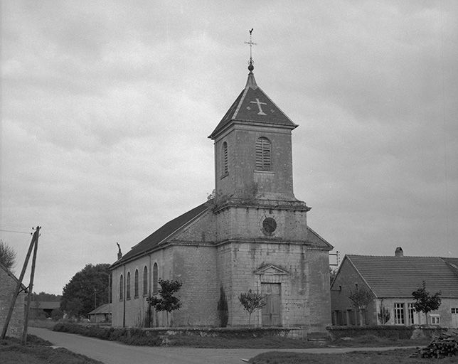 Façade antérieure et face latérale gauche. © Yves Sancey / Région Bourgogne-Franche-Comté, Inventaire du patrimoine - 1975