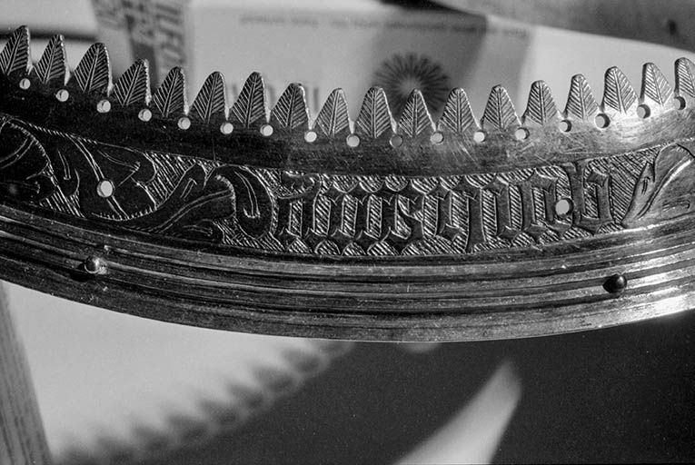 Détail : la couronne © Yves Sancey / Région Bourgogne-Franche-Comté, Inventaire du patrimoine - 1975