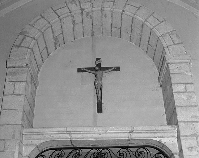 Statue d'applique : Christ en croix. © Yves Sancey / Région Bourgogne-Franche-Comté, Inventaire du patrimoine - 1975