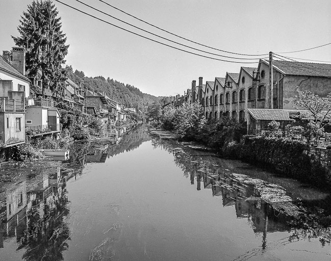 Canal. Arrière de la fabrique. © Bernard Lardière / Région Bourgogne-Franche-Comté, Inventaire du patrimoine - 1976