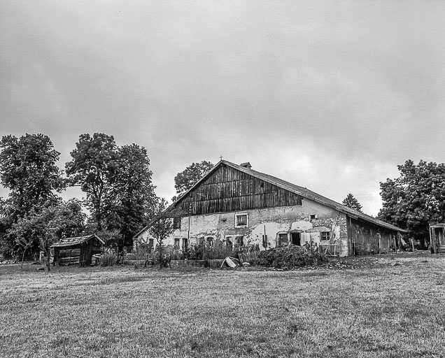 Ferme située au lieu-dit Pré Joly, cadastrée D1 16 : vue d'ensemble. © Dominique Humbert / Région Bourgogne-Franche-Comté, Inventaire du patrimoine - 1976