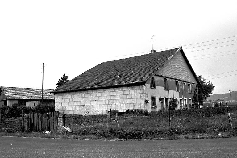 Vue de trois quarts gauche. © Dominique Humbert / Région Bourgogne-Franche-Comté, Inventaire du patrimoine - 1976
