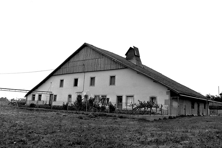 Vue d'ensemble de trois quarts. © Dominique Humbert / Région Bourgogne-Franche-Comté, Inventaire du patrimoine - 1976