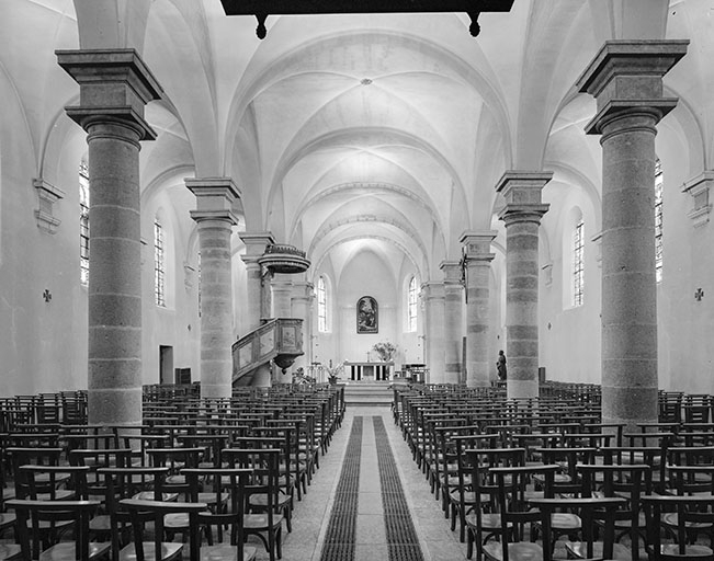 La nef et le choeur vus depuis l'entrée. © Yves Sancey / Région Bourgogne-Franche-Comté, Inventaire du patrimoine - 1976