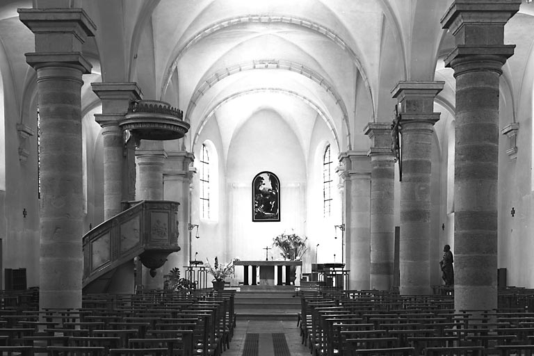 La nef et le choeur vus depuis l'entrée. © Yves Sancey / Région Bourgogne-Franche-Comté, Inventaire du patrimoine - 1976